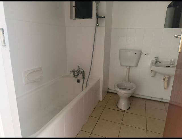 2 BEDROOM APARTMENT TO LET IN HUMEWOOD